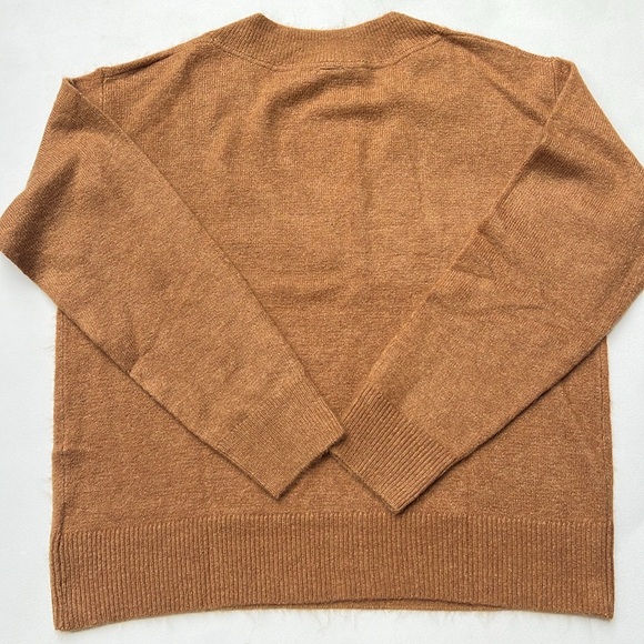 Gap women’s deep‎ v neck Tan shimmer Sweater large - Picture 7 of 7